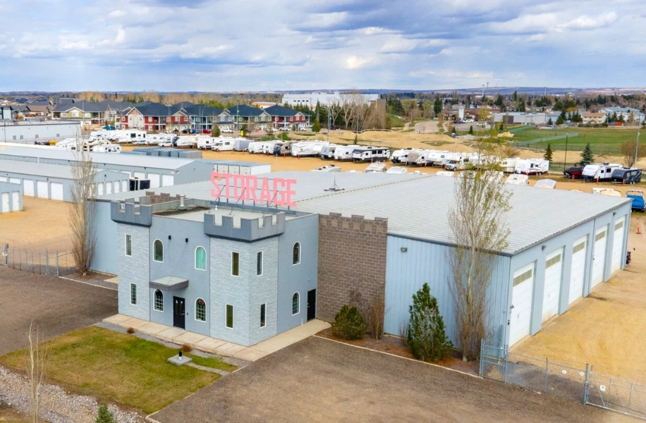 Self storage facility in Blackfalds, Alberta